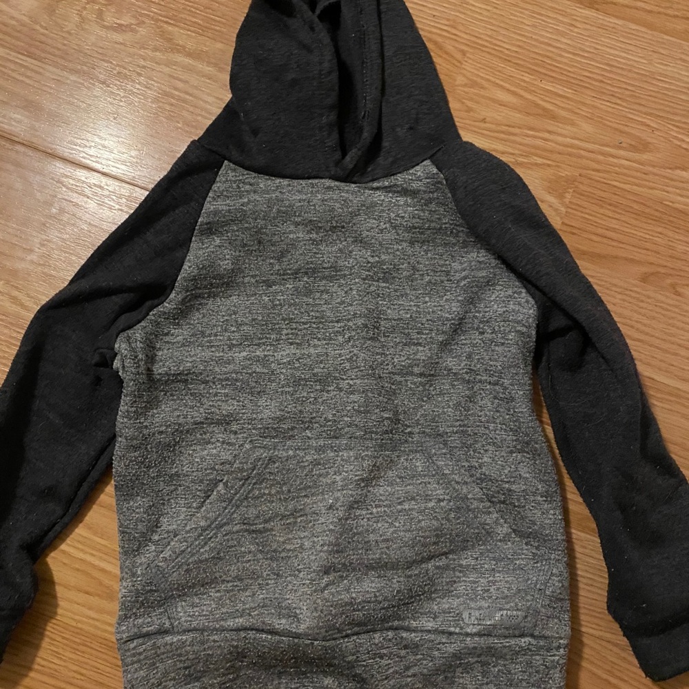 ✨5 for 25✨Boys hoodie